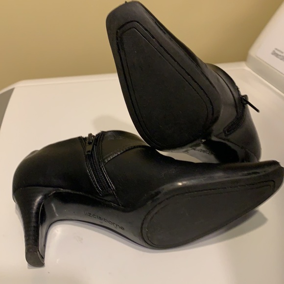 Leather ankle bootie - Picture 3 of 4